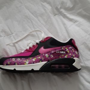 Nike Air Max 90 shoes